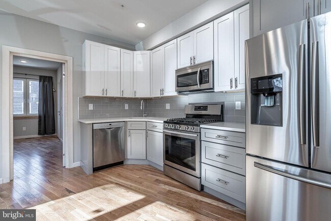 Foto del edificio - 2045 N College Ave