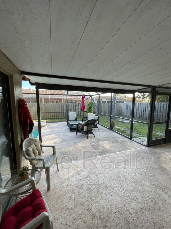 Foto del edificio - 12260 Old Country Rd