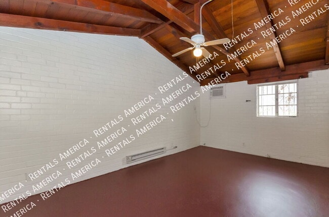 Building Photo - 947 N Alvernon Way
