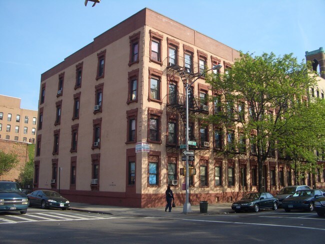 Foto principal - 47 E 130th St