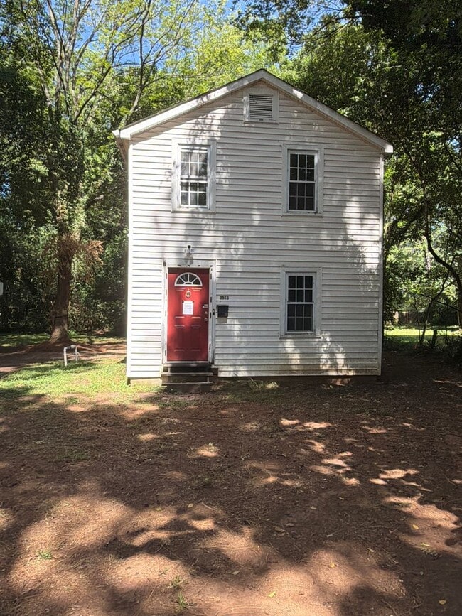 Building Photo - 3516 Eastway Dr