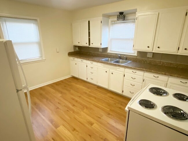 Foto del edificio - 2-Bedroom 1 Bath Ranch Style Home Near GD ...