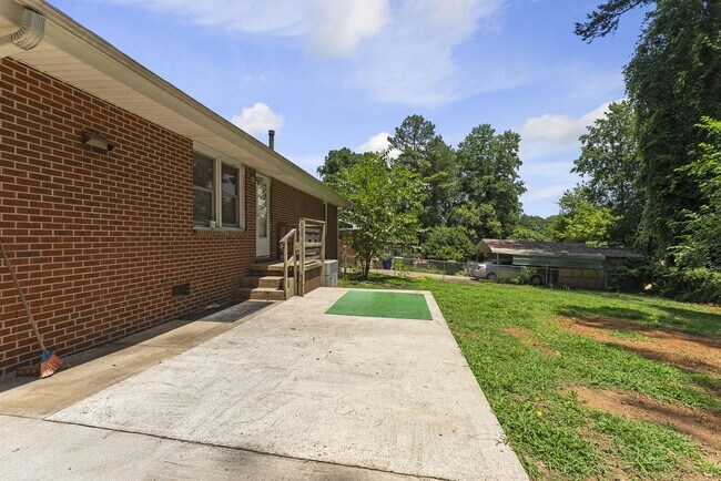 Foto del edificio - 2808 Bardwell Rd