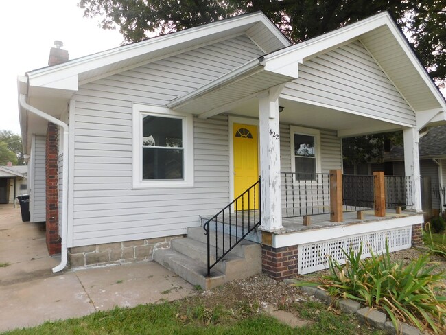 Building Photo - Cute, Cozy Home!