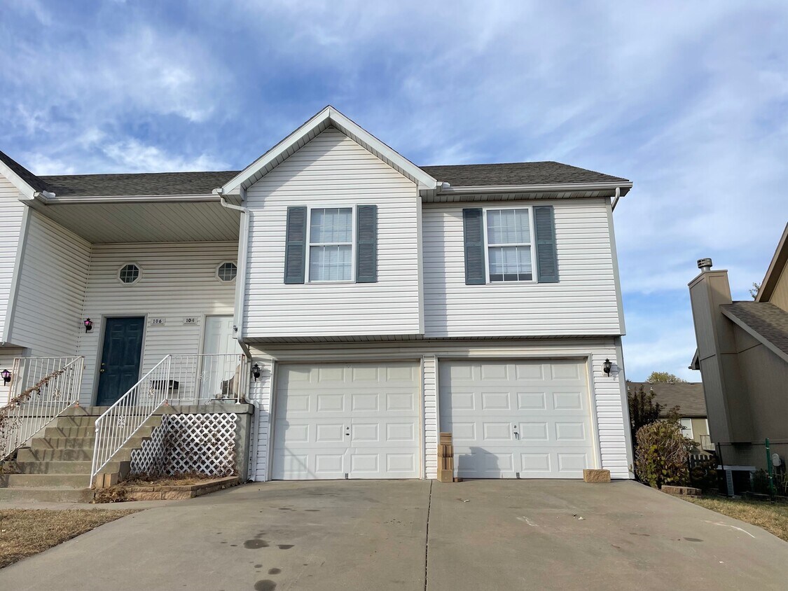 104 Tipperary St, Smithville, MO 64089 Townhouse for Rent in