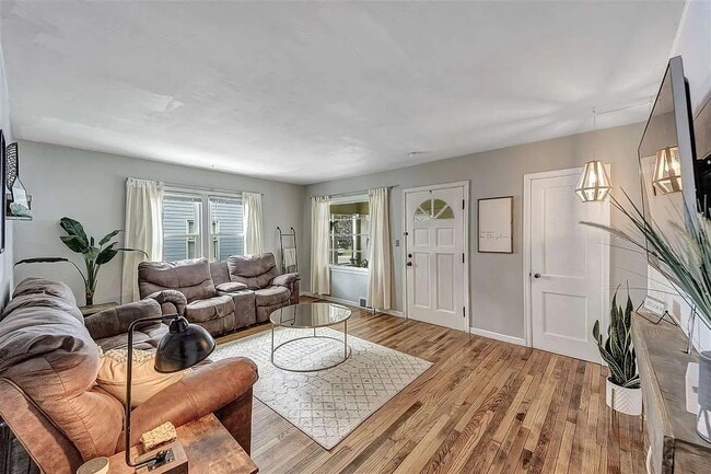 Building Photo - 524 La Plant St