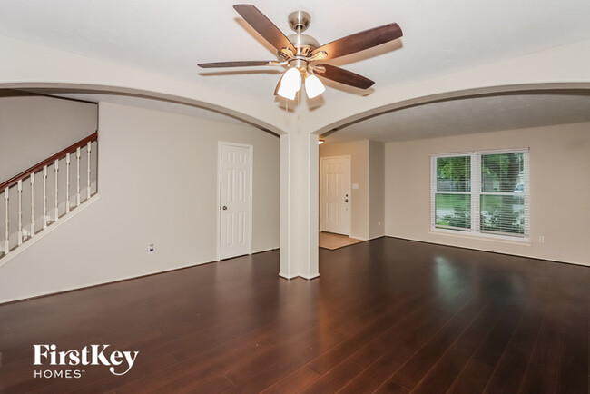 Foto del edificio - 10447 Falling Rapids Ct