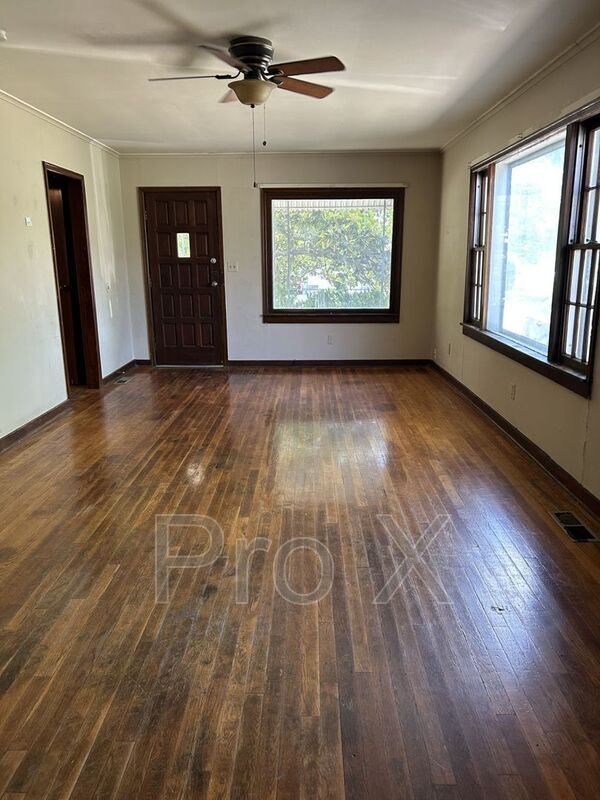 Foto del edificio - 403 E Jefferson St