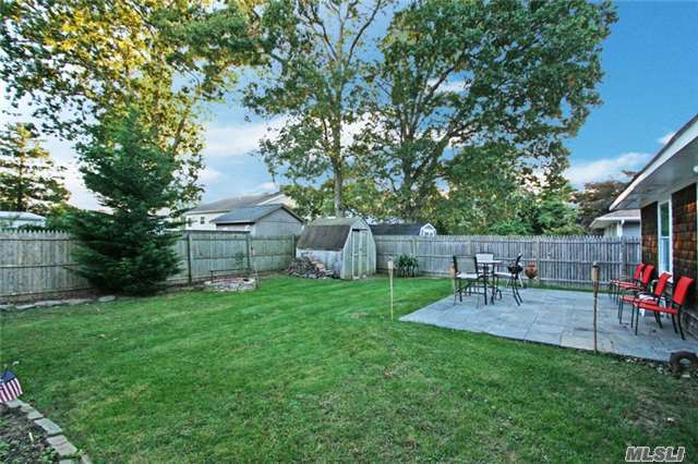 Building Photo - 92 Manor Dr