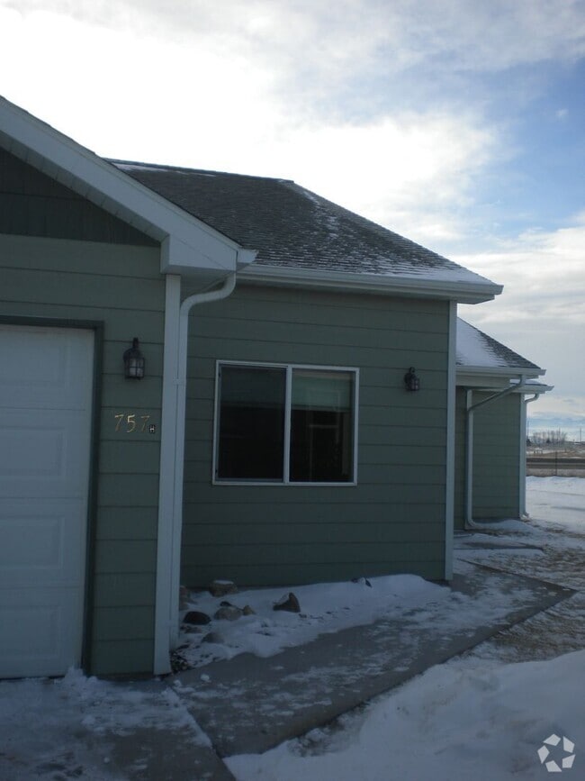 Building Photo - 757 Linda Ln