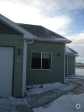 Building Photo - 757 Linda Ln