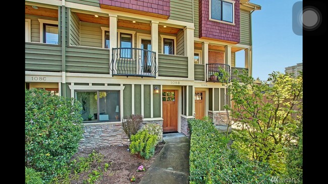 Building Photo - 108 17th Ave