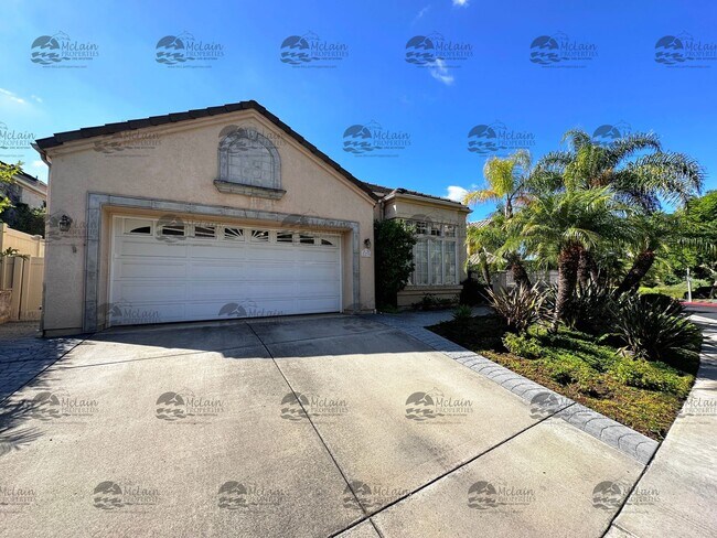 Building Photo - Stunning skyline valley views - single sto...