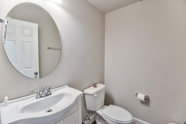 Building Photo - 1732 Belle Vue Way
