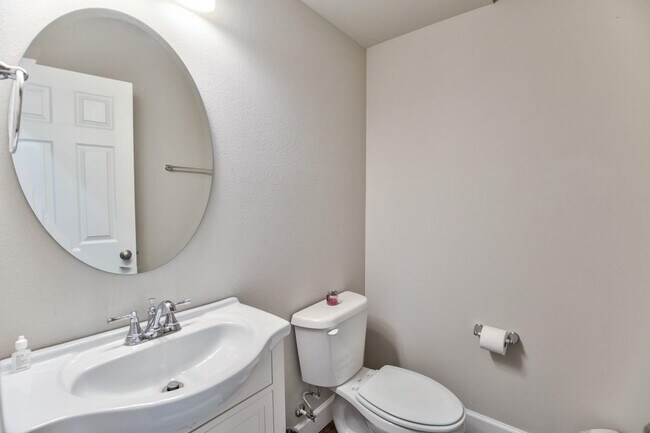 Foto del edificio - 1732 Belle Vue Way