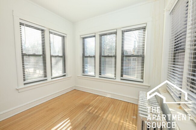 Building Photo - 929 Michigan Ave