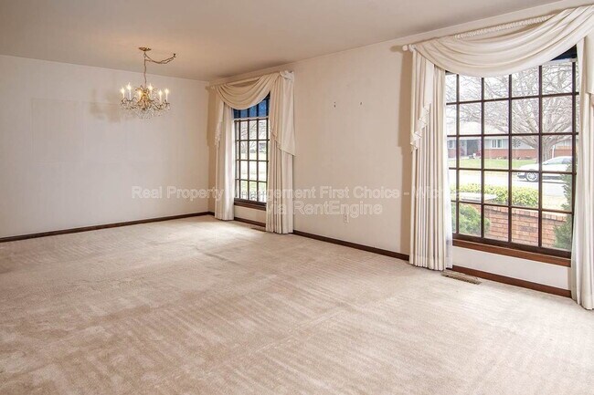 Foto del edificio - 244 Live Oak Ln