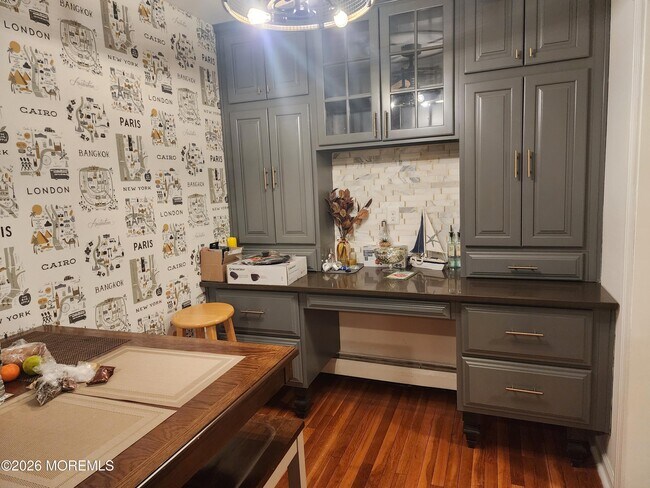 Building Photo - 304 South St