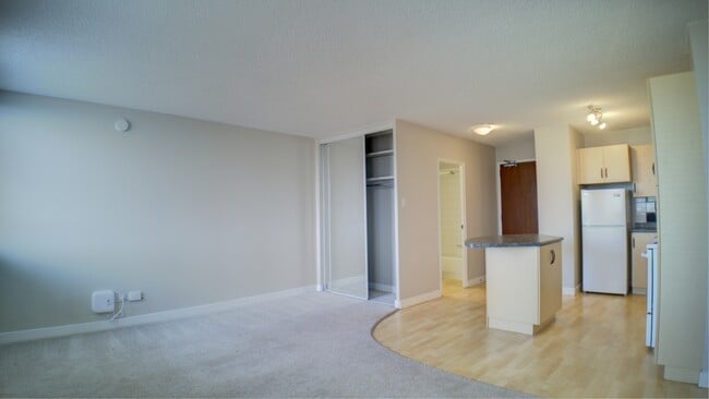 Building Photo - 11147 Whyte Ave NW