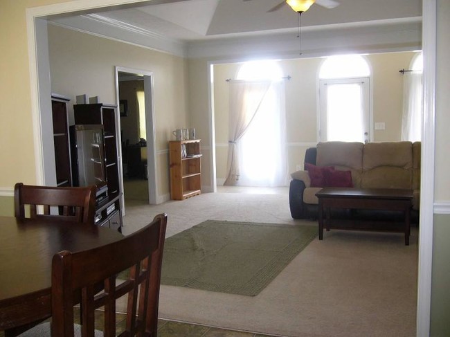 Foto del edificio - 7 Lee Rd 2144