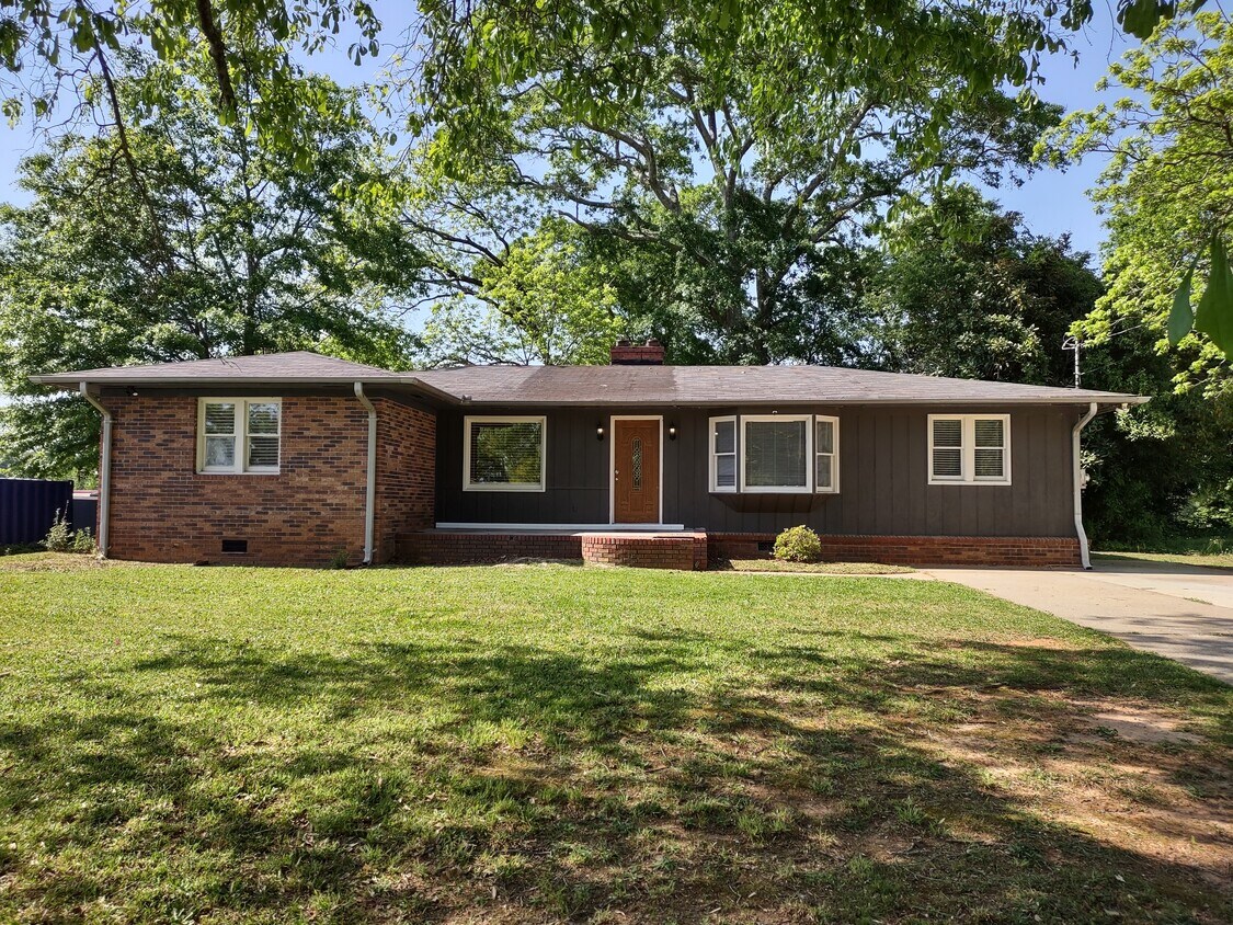 49 Letourneau Dr, Toccoa, GA 30577 House Rental in Toccoa, GA