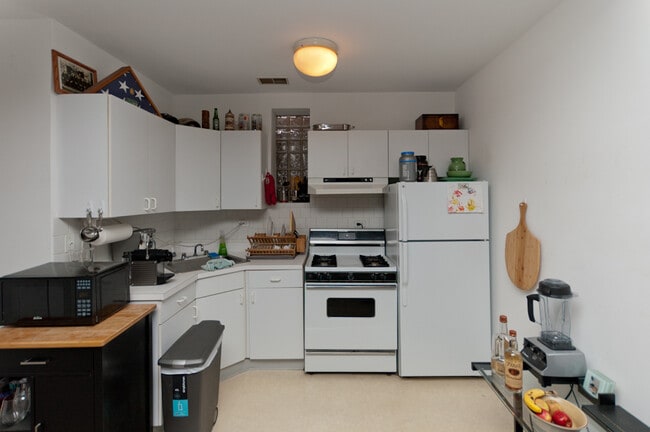 Building Photo - 2052 W Webster Ave