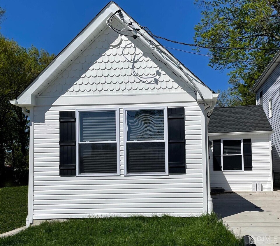Primary Photo - 1520 Totten St