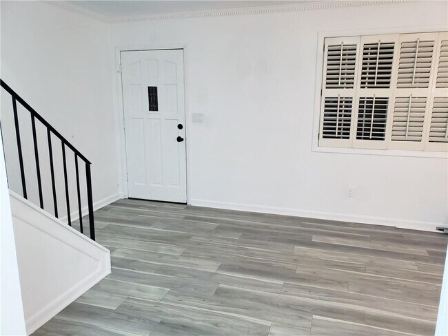 Foto del edificio - 2960 N Dekalb Dr