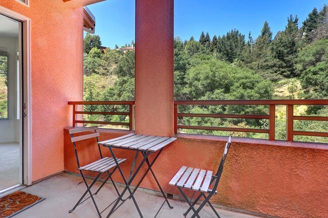 Foto del edificio - Rare Top-Floor Condo at Parkwoods