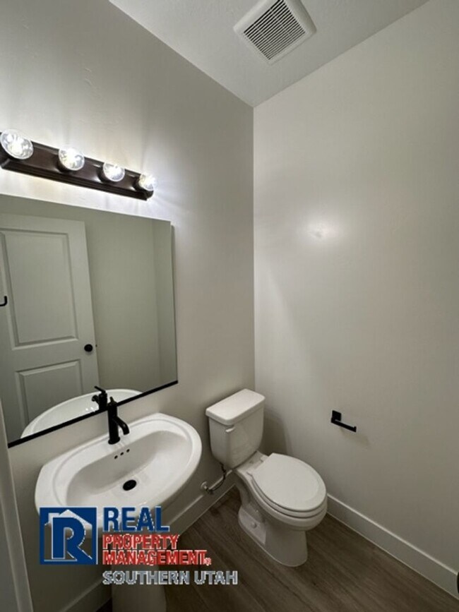 Foto del edificio - Brand New Townhome in South Desert
