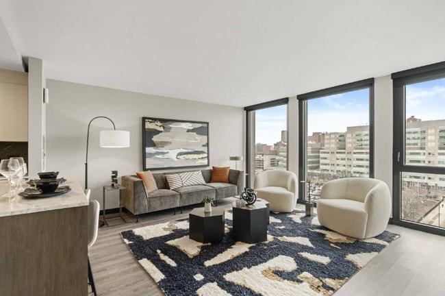 Foto del edificio - 1966 W Ogden Ave