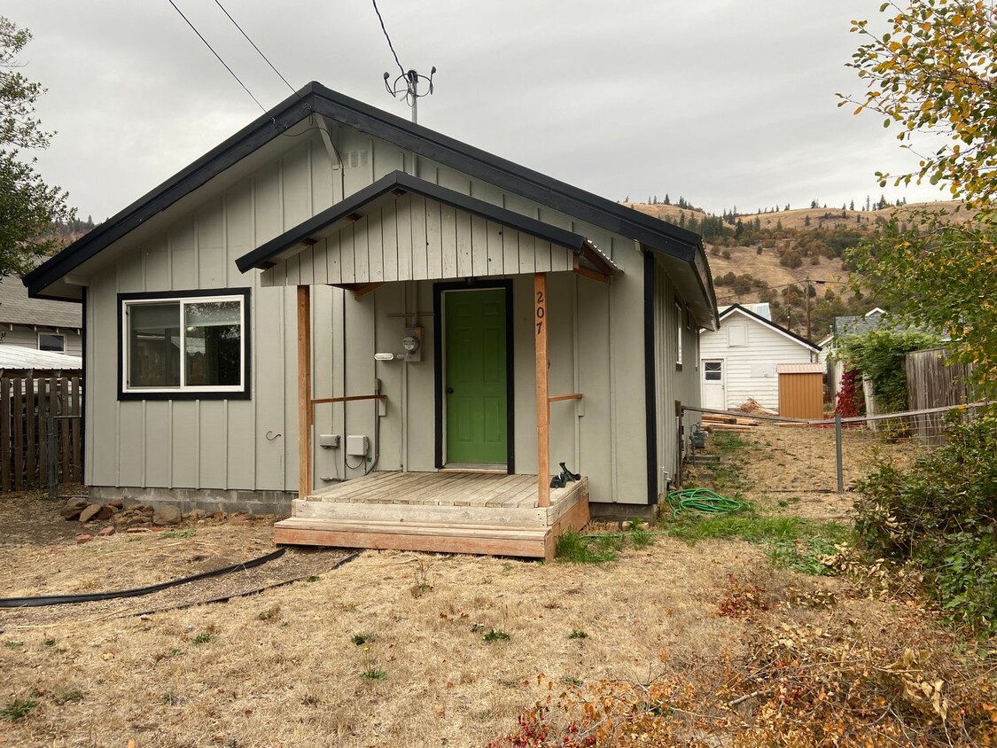 Foto principal - Newly Updated 2 Bedroom 1 Bath in Klickitat