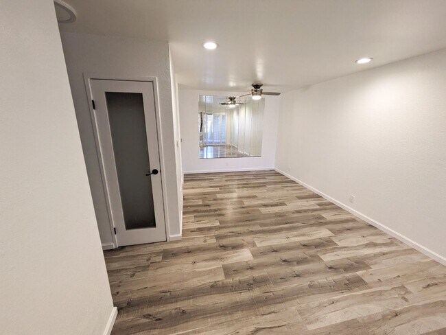 Building Photo - 1 Bedroom PS Villas 1 - Just Reduced!