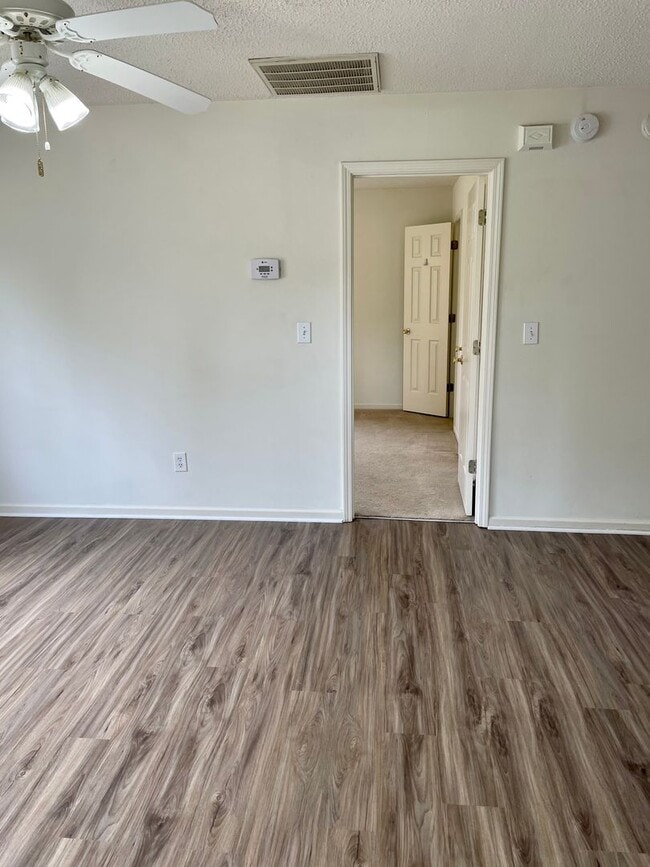 Building Photo - 2114 Wisteria Dr