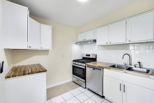 Building Photo - Goodland