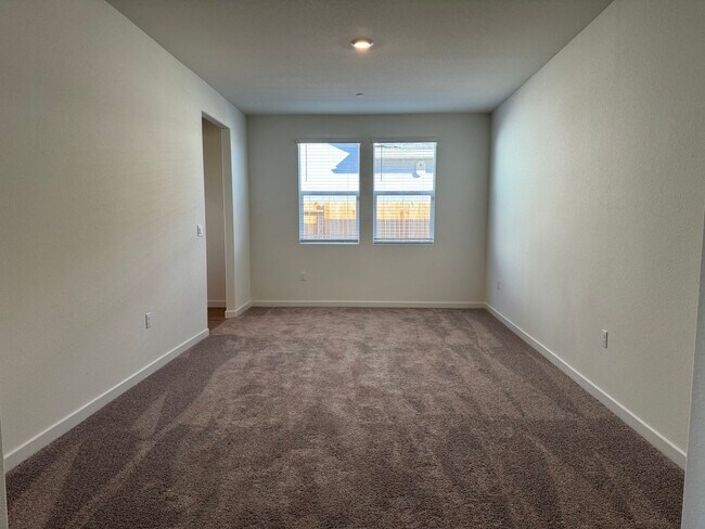 Foto del edificio - Brand New Solar Home in Morgan Knolls!