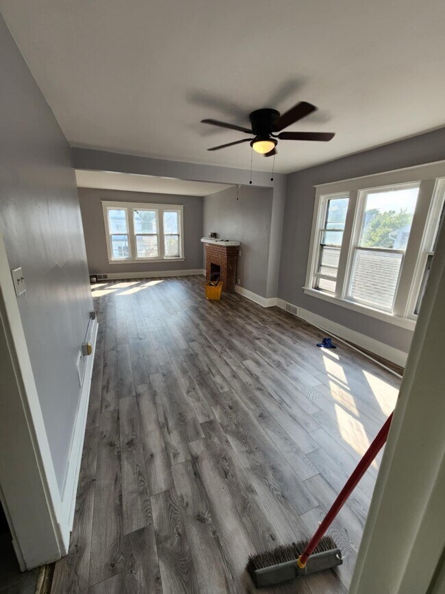 Foto del edificio - 137 Laird Ave