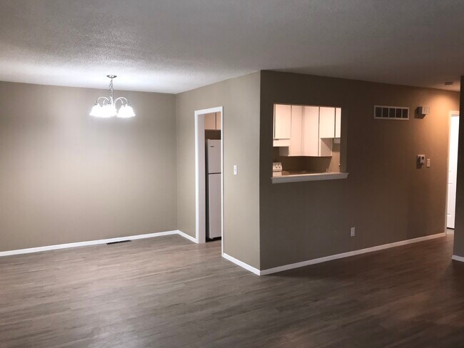 Foto del edificio - 8325 Grandview Ln
