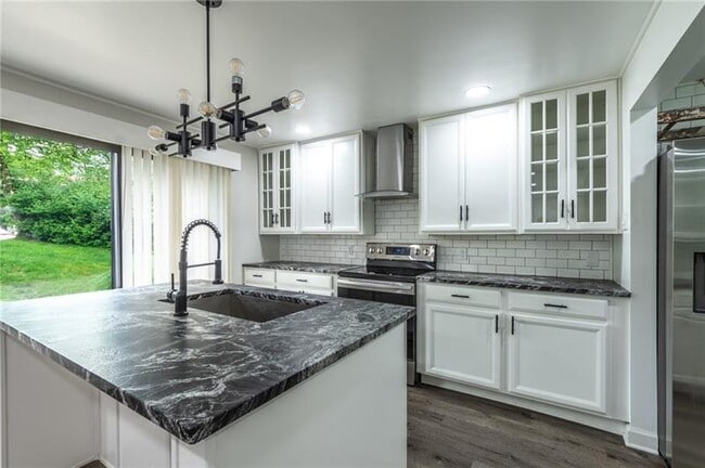 Foto del edificio - 107 Forest Edge Dr