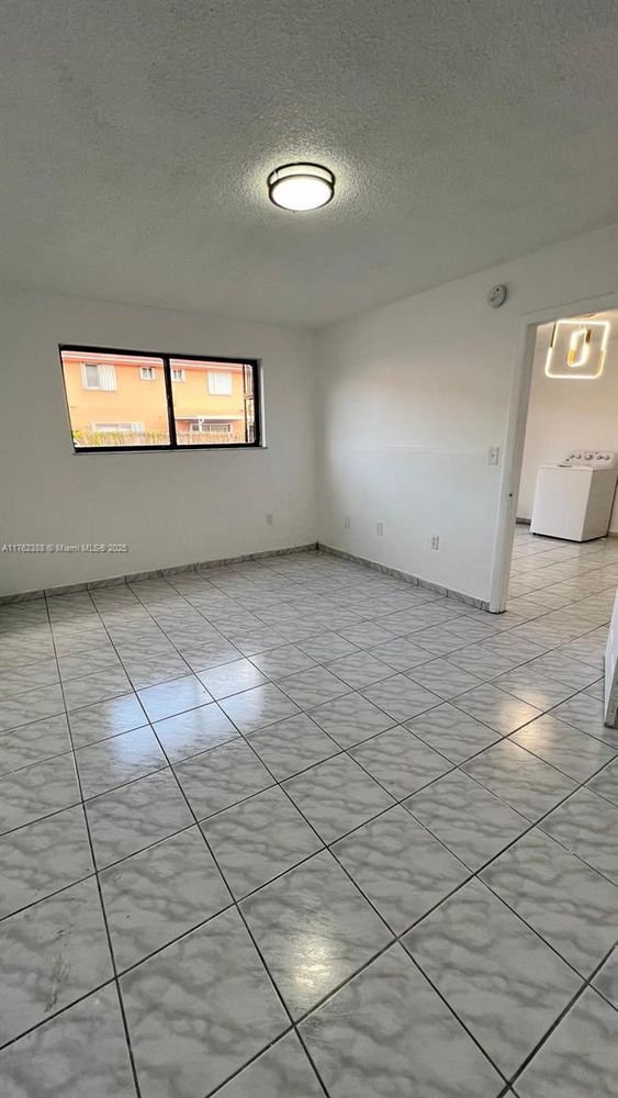 Foto del edificio - 8095 NW 8th St