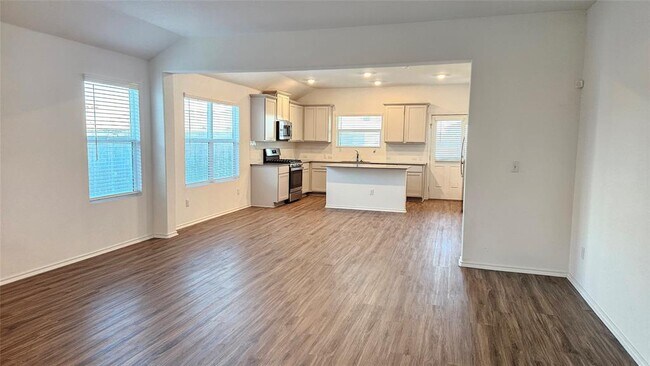 Building Photo - 195 Salt Springs Rd