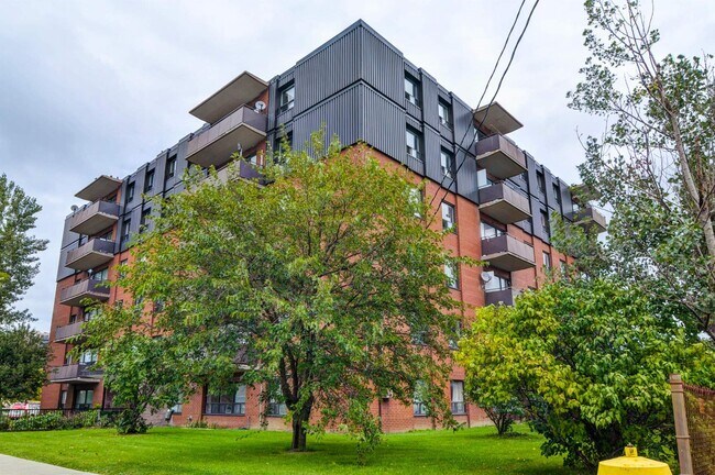 Photo du bâtiment - 1555 Birchmount Rd