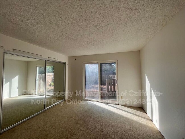 Foto del edificio - 1447 Quail Dr