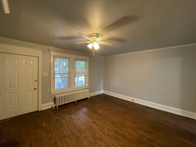 Building Photo - 2 Bedroom Single Family Home in Lancaster!