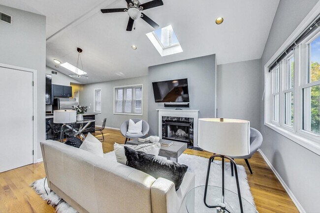 Foto del edificio - 3317 N Kenmore Ave