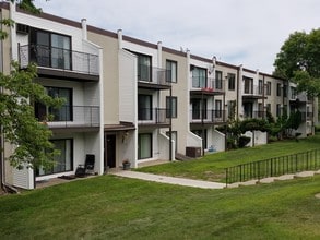 Building Photo - Briar Oaks