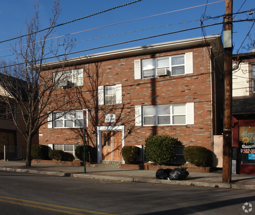 Primary Photo - 727 W Grand Ave