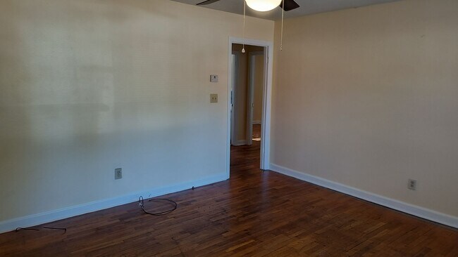 Foto del edificio - 5111 Palmetto Ln