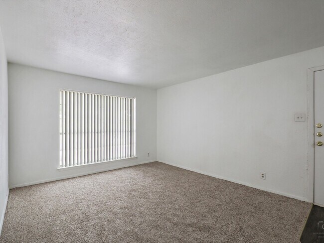 Building Photo - Marbella - 1 Bedroom 1 Bathroom