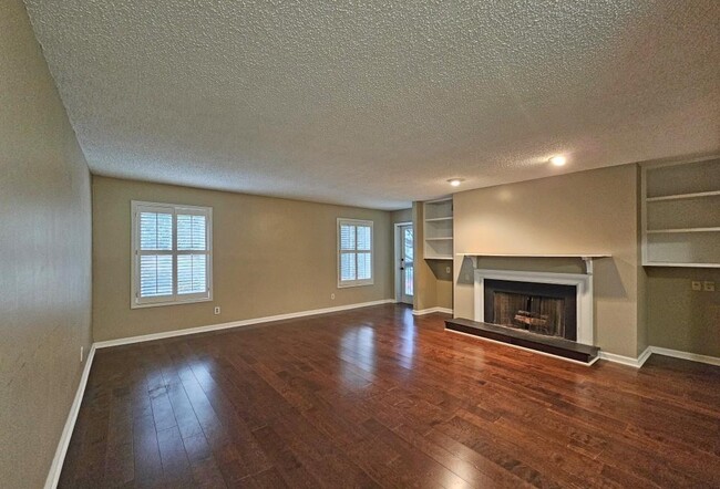 Building Photo - 597 Emory Oaks Way